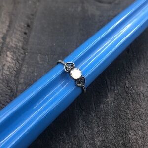 Artisan vintage dainty elegant sterling silver pinky ring size 4 heart sides